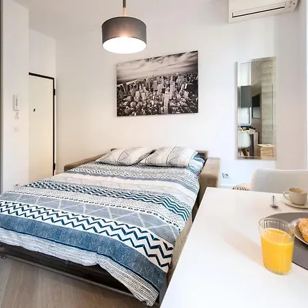 Smartbnb - Studio Moderne Et Balcon - Port